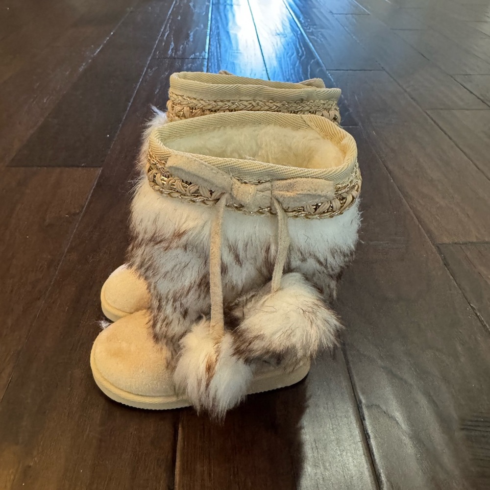 Cozy Cream Faux Fur Kids Boots - Picture 2 of 4